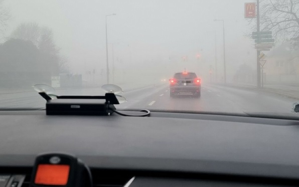Eső, szél, köd, csúszós utak várnak az autósokra