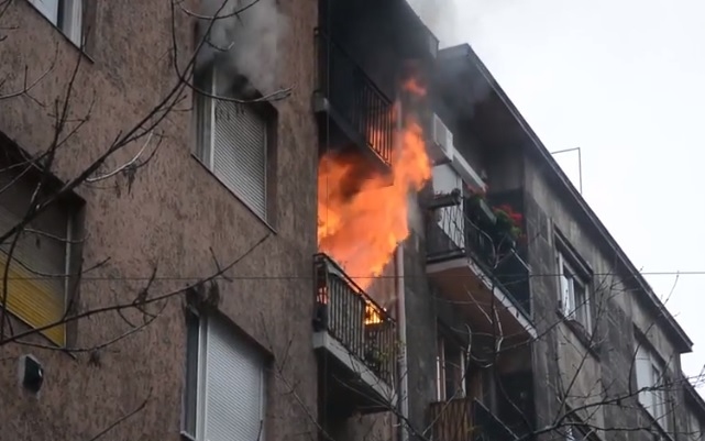 Évente több száz lakás válik lakhatatlanná a tűz pusztítása miatt