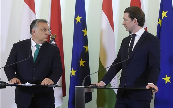 Magyarország és Ausztria között érdekközösség alakult ki a menekültpolitikában