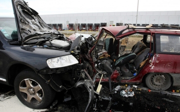 Karcagi baleset – A hatóságok egyelőre nem közölnek részleteket a baleset körülményeiről