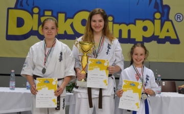 Egy arany és két ezüstérem a Karate Diákolimpián