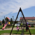 Gyermeknap bővített és felújított játszótér átadással Szanyban