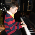 Iskolai adventi vásár a Szent Anna Katolikus Általános Iskola és Óvodában, Szanyban.