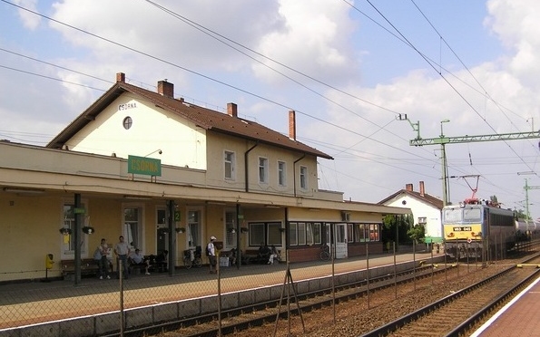 A csornai vasútállomáson szállították le a határsértőt a vonatról