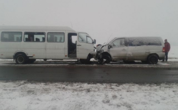 Ködös idő és csúszós útak nehezítik a közlekedést a megyében