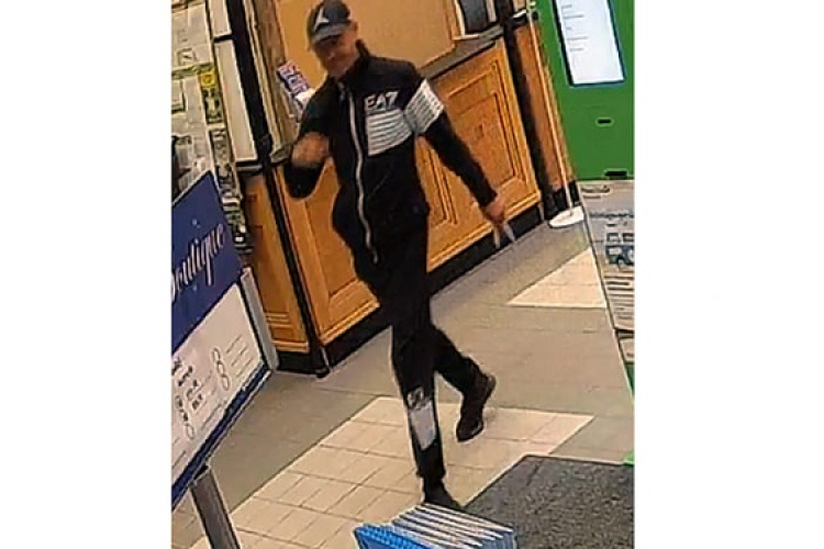 Postai csomagban küldte el a kábítószert