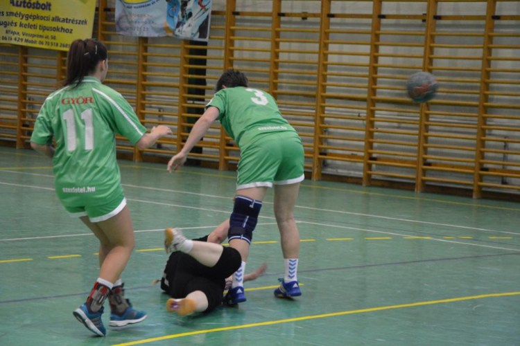Szany-VKLSE II. 28:25 megyei I. o.női bajnoki kézilabda mérkőzés.