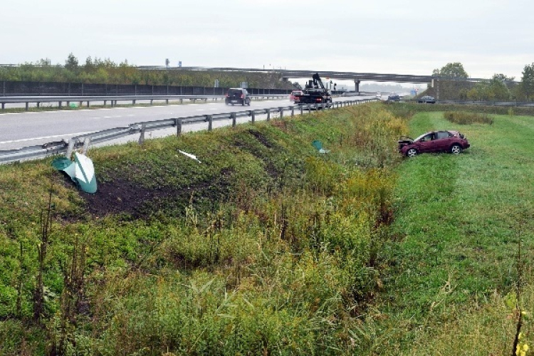 Árokba csapódott egy autó a M85-ös úton