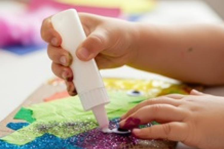 Anyák napi bütykölde a csornai könyvtárban