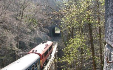 Védetté nyilvánítják a Győr-Veszprém vasútvonalat