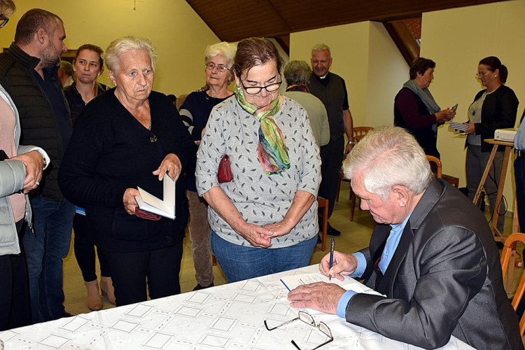 Bemutatták Devecseri Zoltán Harmadnapok című verseskötetét Szanyban