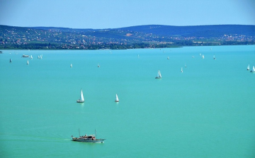 Rajtunk is múlik, meddig lesz Balaton