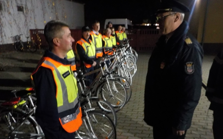 Kerékpárokat kaptak a megyei polgárőrök