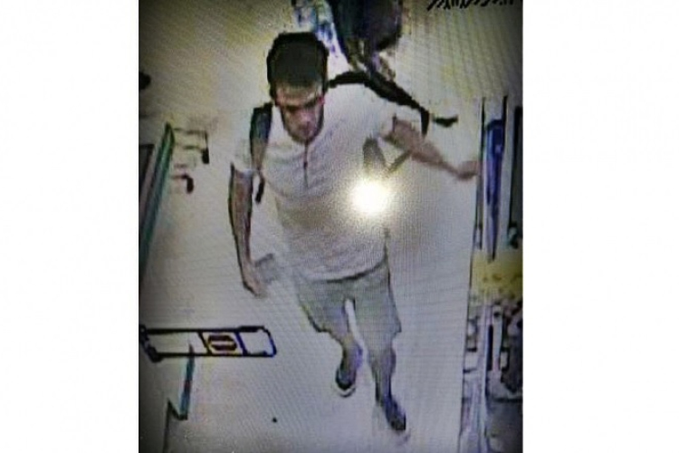 Pénztárca ellopásával gyanúsítják. Felismeri?