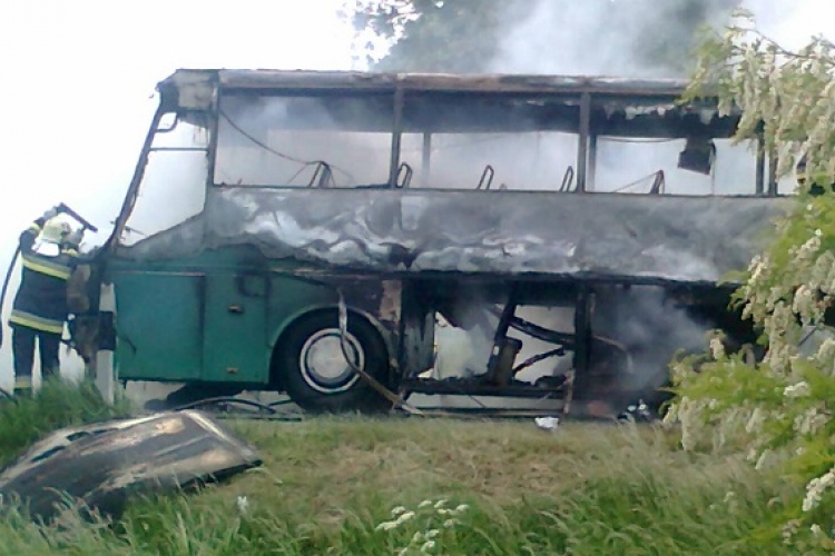 Kigyulladt és kiégett a győri egyetemistákat szállító busz