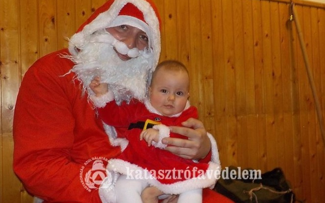 A megye minden megyei tűzoltó laktanyájában járt a Mikulás