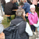 Őszi mulatság Szanyban a kastély udvarán.