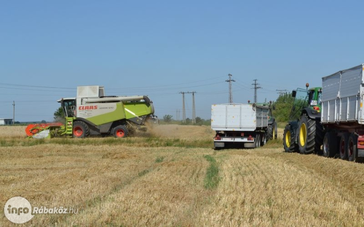 Aratás előtti gépszemle Rábapordányban és Szanyban