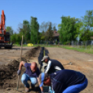 Finisben a műfüves pálya építése Szanyban