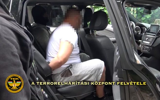 LŐFEGYVERT KERESTEK, MÁST TALÁLTAK A RENDŐRÖK