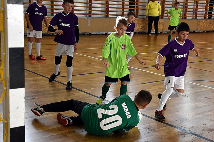 Futsal torna Szanyban.