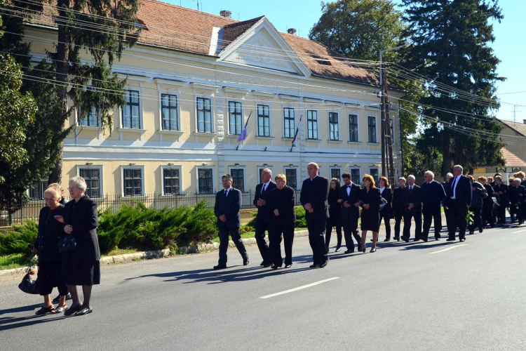 Ács Lajos győri székesegyházi kanonok, nyugalmazott plébános temetése Szanyban