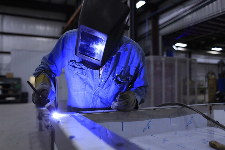 Tartósan javultak a foglalkoztatási mutatók a második félévben