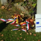 Az elhunyt szanyi cigányzenészek emlékére készült emlékoszlop avatása Szanyban