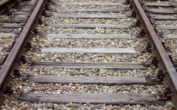 Vágányszabályozás miatt vasúti átjárókat zárnak le