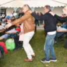Őszi mulatság Szanyban a kastély udvarán.