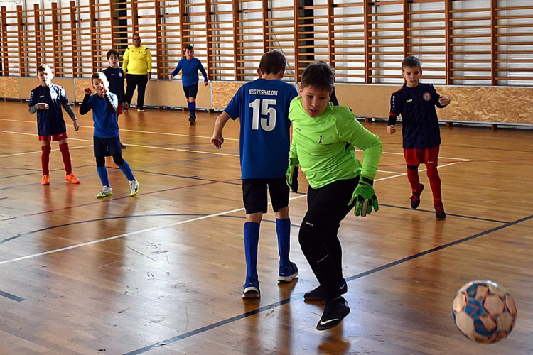 Futsal torna Szanyban.