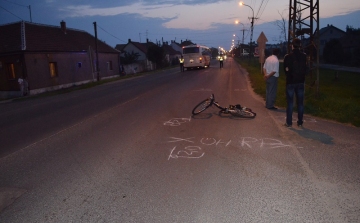 Busszal ütközött az ittas kerékpáros Csornán