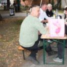 Őszi mulatság Szanyban a kastély udvarán.