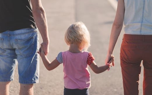 25 százalékkal nő január 1-jétől a nevelőszülők ellátmánya