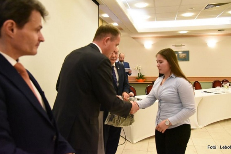 Sporteredményeiért tüntették ki a veszkényi karatést