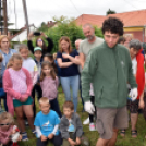 A megszületett kis gólyák látványgyűrűzése Szanyban. 