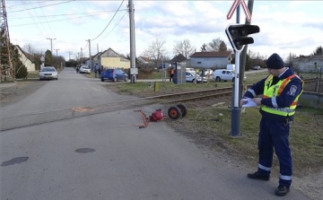 Kerti traktorral ütközött össze a vonat Tiszaalpáron