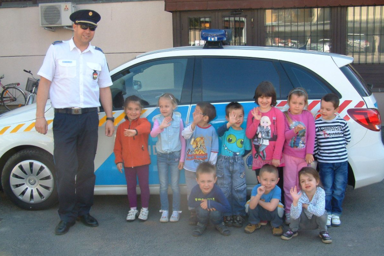 Rábacsanaki ovisok a csornai rendőrségen