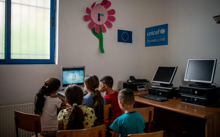 A tinédzserek 21 százalékát zaklathatják a neten  