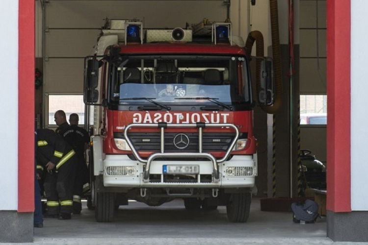 Balesetekhez, tűzesetekhez, viharkárokhoz vonultak a tűzoltók