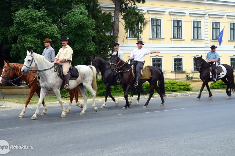 Lóháton utazó néptánc varázs