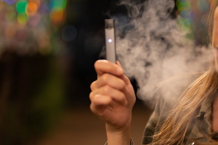 Az aromatizált elektromos cigaretták betiltására készül az amerikai kormányzat
