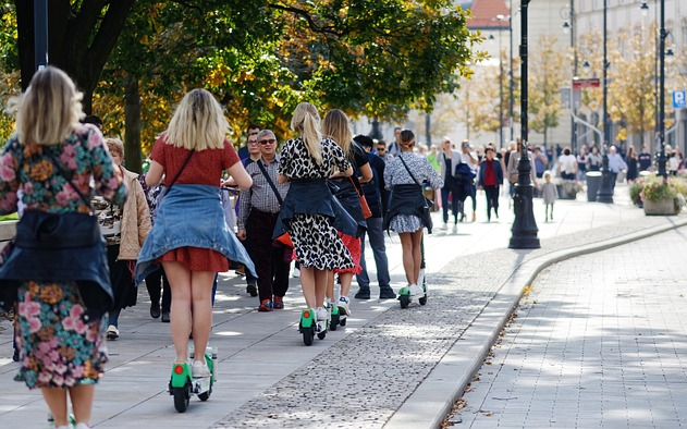 Miért veszélyes az e-roller sisak nélkül?