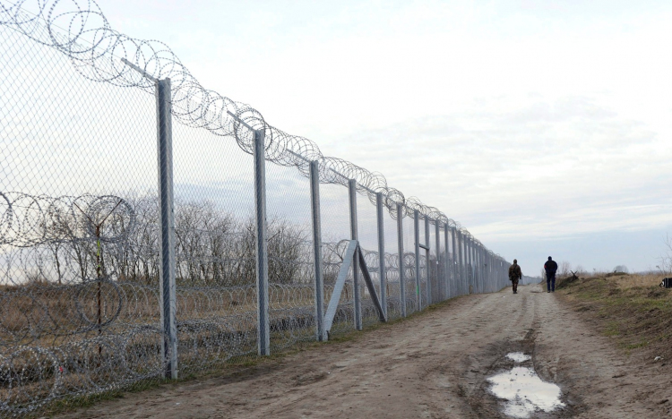 Manfred Weber: támogatni kell EU-s pénzzel a lengyel határkerítés felépítését