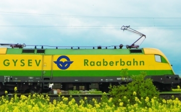 Vágányzár mellett vasúti pályakarbatartási munkák a Győr-Sopron vonalon