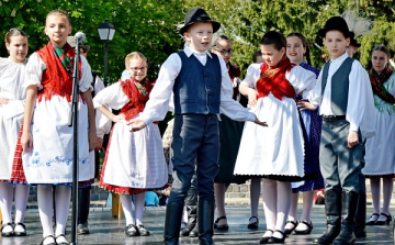 Pótbeiratás a kapuvári néptánciskolába