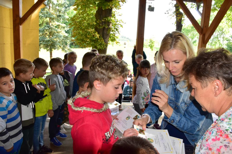 Iskolások zarándoklata Szanyban a Szent Anna Kápolnához