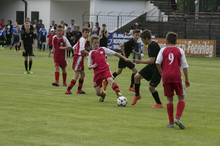 A világ legnagyobb utánpótlás focikupáján játszik vasárnap a csornai csapat