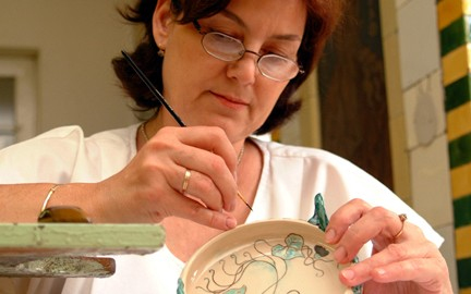 Zsolnay-porcelán kerülhet kesztyűre, cipőre