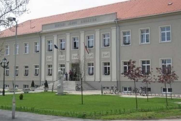 Érettségire felkészítő képzés a Hunyadiban